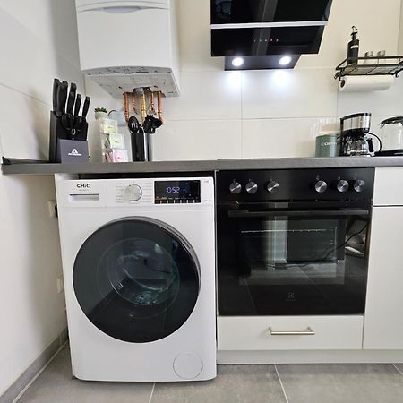 Modern Homes - Voll Ausgestatte Wohnung - Balkon - Hotelbetten - 4K Tv - Wlan Moers Esterno foto
