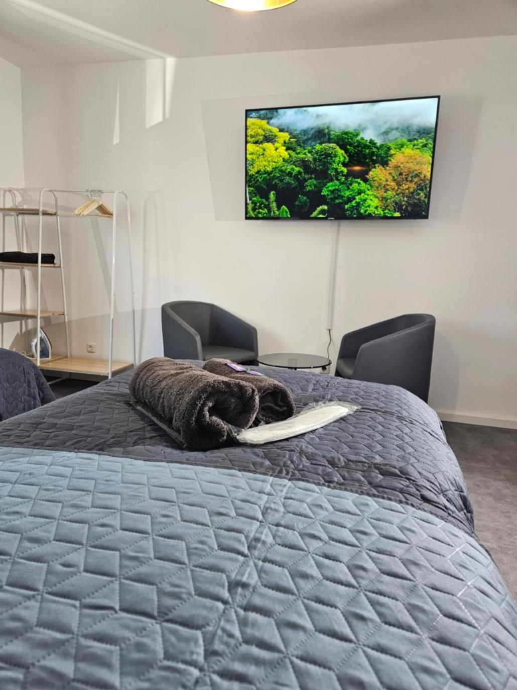 Modern Homes - Voll Ausgestatte Wohnung - Balkon - Hotelbetten - 4K Tv - Wlan Moers Esterno foto