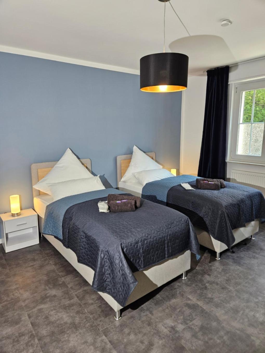 Modern Homes - Voll Ausgestatte Wohnung - Balkon - Hotelbetten - 4K Tv - Wlan Moers Esterno foto