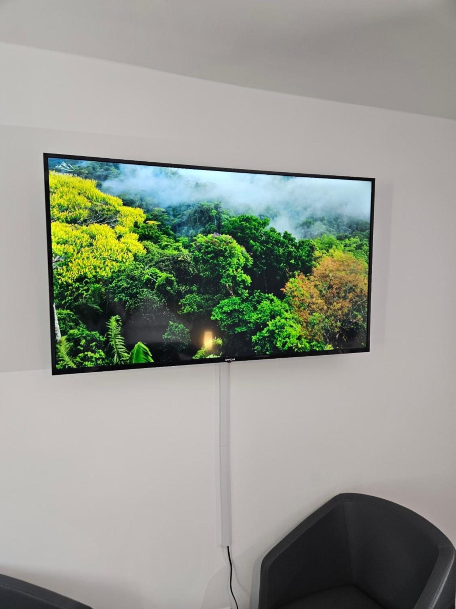Modern Homes - Voll Ausgestatte Wohnung - Balkon - Hotelbetten - 4K Tv - Wlan Moers Esterno foto